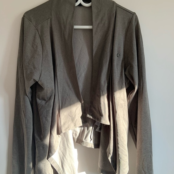 Women’s XL Arc’teryx top - Picture 2 of 5